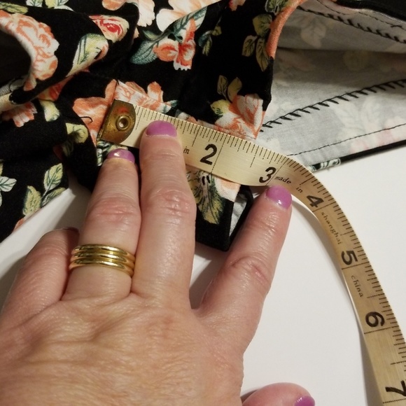 Forever 21 black floral shorts size medium - Picture 8 of 8